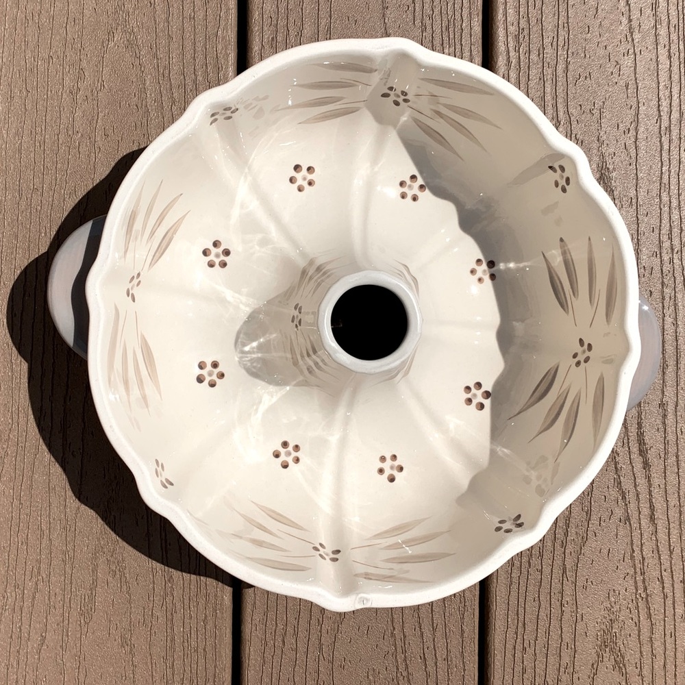⭐️SOLD!!⭐️TEMP-TATIONS FLUTED BUNDT PAN OLD WORLD - Picture 2 of 5